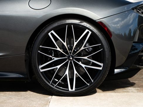 Used 2021 McLaren GT image 27