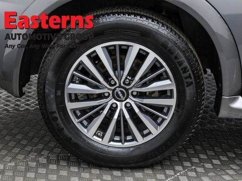 Used 2023 Nissan Armada SL w/ Captain's Chairs Package image 36