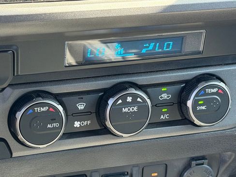 Used 2021 Toyota Tacoma TRD Off-Road w/ Technology Package image 28