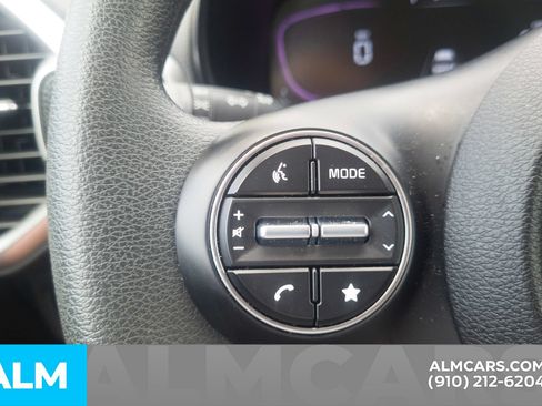 Used 2025 Kia Soul LX w/ LX Technology Package FWD image 28
