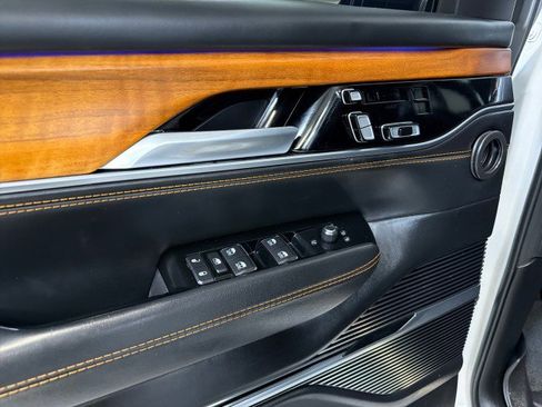 Used 2022 Jeep Grand Wagoneer Series III w/ Rear Seat Video Group 1 image 18