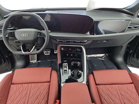 New 2025 Audi SQ5 Prestige image 9