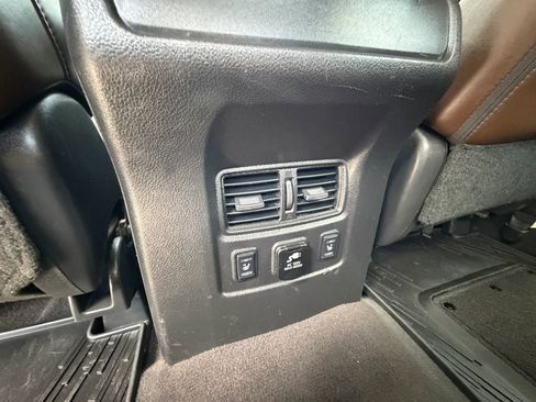 Used 2017 Nissan Titan Platinum Reserve AWD/4WD image 17