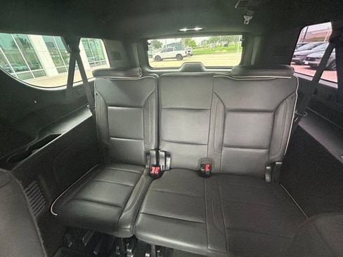 Used 2023 GMC Yukon XL SLT w/ SLT Premium Package RWD image 8