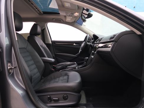 Used 2014 Volkswagen Passat TDI SEL Premium FWD image 30