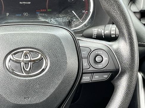 Used 2025 Toyota RAV4 XLE FWD image 14