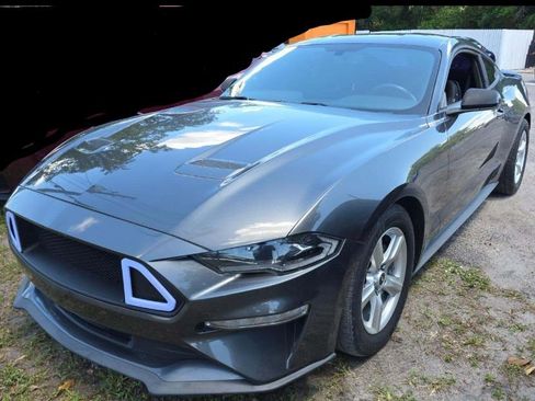Used 2018 Ford Mustang Coupe RWD image 3