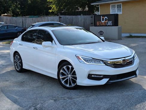 Used 2017 Honda Accord Touring image 1