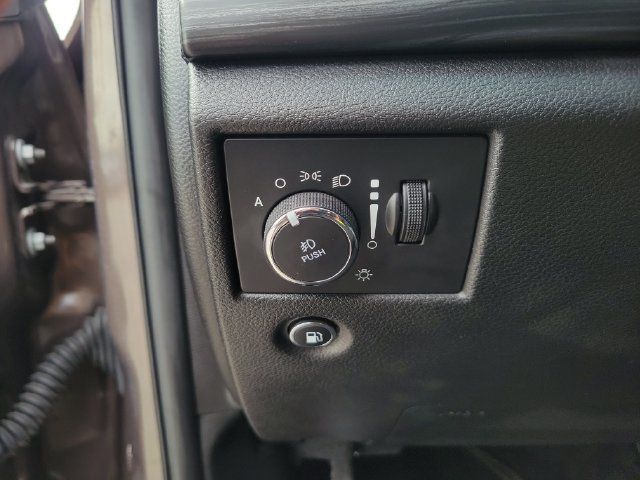 Used 2020 Jeep Grand Cherokee Laredo AWD/4WD image 18