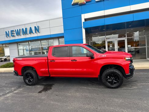 Used 2021 Chevrolet Silverado 1500 LT Trail Boss w/ Convenience Package II image 2