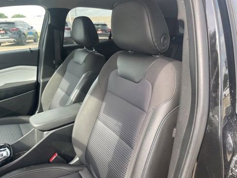 Used 2025 Chevrolet Trax LT FWD image 11