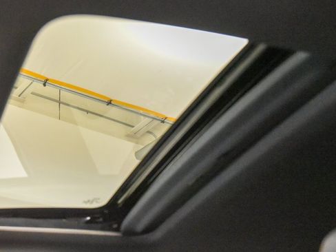 Used 2023 Honda CR-V Sport Touring image 4