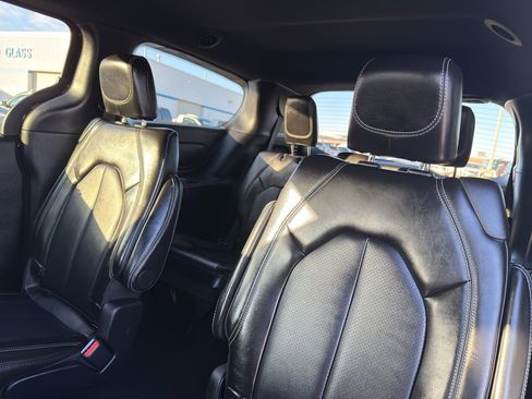 Used 2025 Chrysler Voyager LX image 30