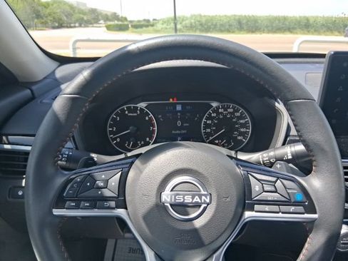 Used 2024 Nissan Altima 2.0 SR FWD image 8