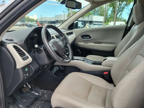 Used 2021 Honda HR-V EX-L image 9