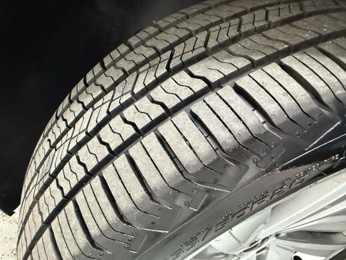 Used 2020 Volkswagen Atlas Cross Sport SE image 30