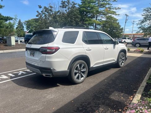 Certified 2025 Honda Pilot Elite image 11