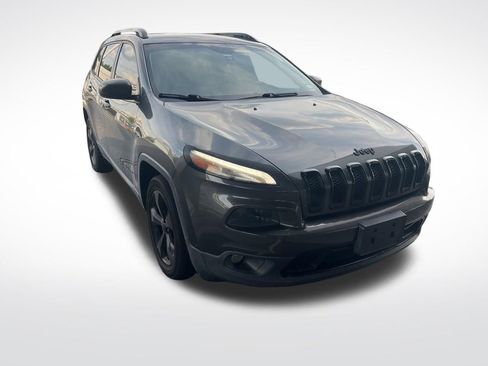 Used 2016 Jeep Cherokee Latitude FWD image 3