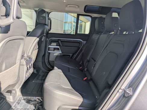 Used 2024 Land Rover Defender 110 S image 27