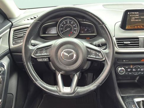 Used 2018 MAZDA MAZDA3 Touring FWD image 17