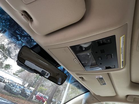 Used 2020 Lexus LX 570 4WD w/ Luxury Package image 29