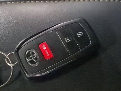 Used 2025 Toyota Corolla SE image 26