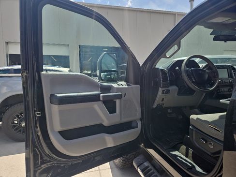 Used 2018 Ford F250 XLT w/ XLT Premium Package AWD/4WD image 7