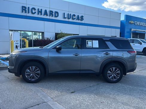 Used 2024 Nissan Pathfinder S AWD/4WD image 8