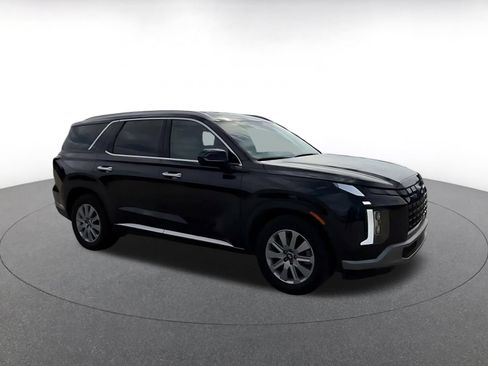 Used 2025 Hyundai Palisade SEL FWD image 2