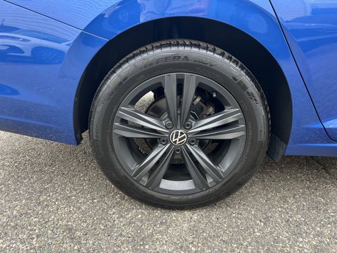 Used 2024 Volkswagen Jetta SE w/ Panoramic Sunroof Package image 10