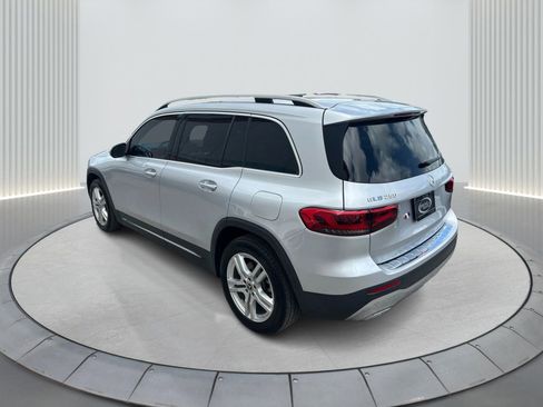 Used 2021 Mercedes-Benz GLB 250 4MATIC w/ Premium Package image 8