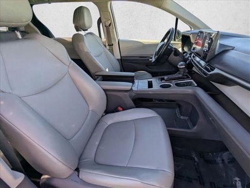 Used 2021 Toyota Sienna XLE image 22