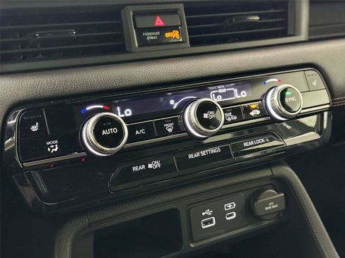 Used 2025 Honda Pilot TrailSport image 26