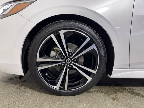 Used 2022 Nissan Sentra SR w/ SR Premium Package image 11