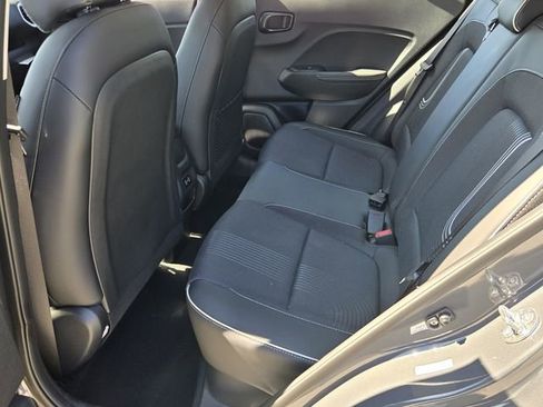 Certified 2025 Hyundai Venue Limited FWD image 11