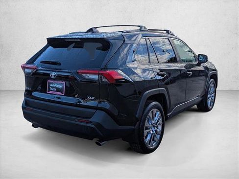 Used 2021 Toyota RAV4 XLE Premium image 5