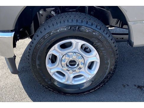New 2026 Ford F250 XLT w/ XLT Premium Package AWD/4WD image 13