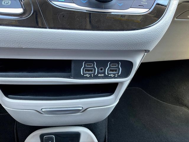 Used 2024 Chrysler Pacifica Touring-L FWD image 17