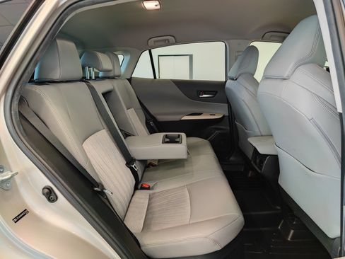 Used 2021 Toyota Venza XLE w/ Carpet Mat Package (TMS) AWD/4WD image 17