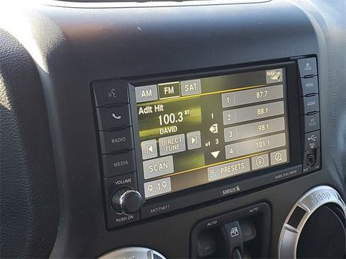 Used 2015 Jeep Wrangler Unlimited Rubicon w/ Connectivity Group image 14