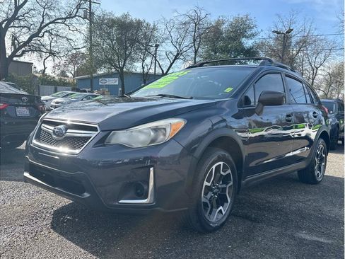 Used 2016 Subaru Crosstrek 2.0i Premium image 3