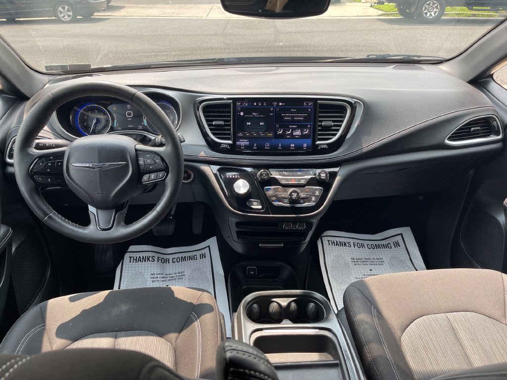 Used 2024 Chrysler Pacifica Touring FWD image 27