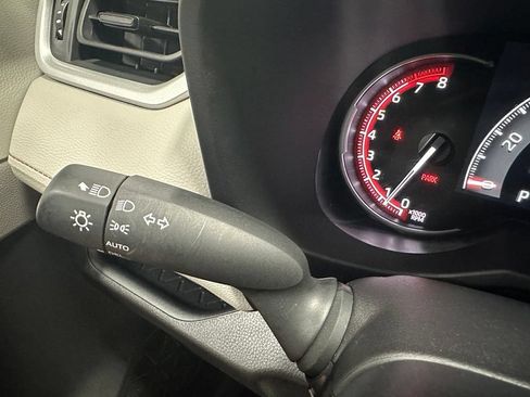 Used 2025 Toyota RAV4 XLE AWD/4WD image 21
