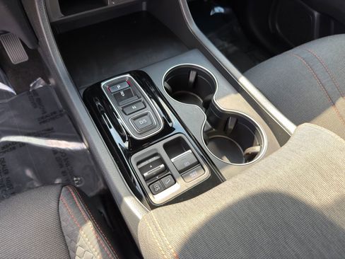 Used 2025 Honda Pilot Sport image 25