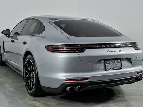 Used 2018 Porsche Panamera 4S image 10