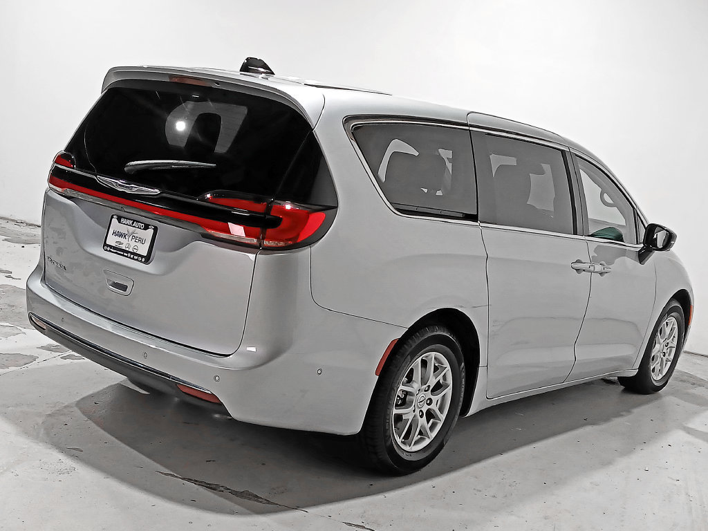 Used 2024 Chrysler Pacifica Touring-L FWD image 6