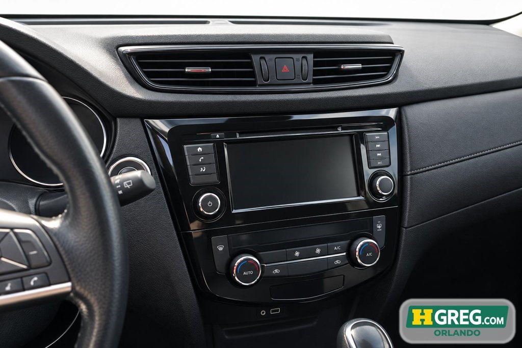Used 2020 Nissan Rogue SV FWD image 14