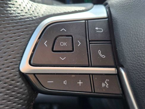 Used 2025 Toyota Sienna Platinum AWD/4WD image 34