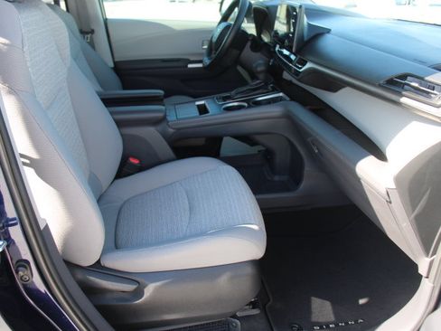Certified 2022 Toyota Sienna LE FWD image 19