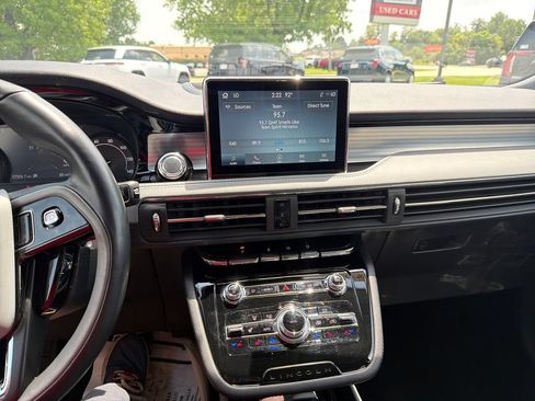 Used 2022 Lincoln Corsair AWD w/ Premium Package image 20